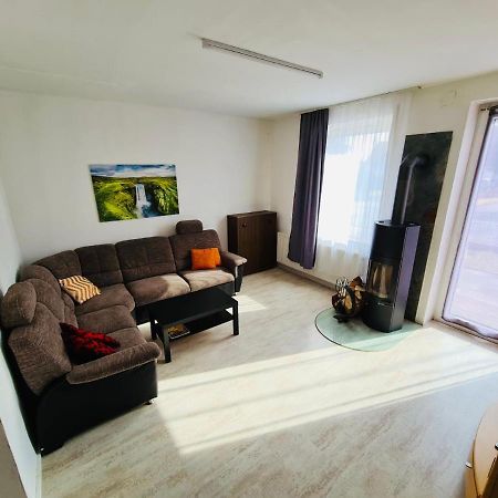 Grossartige 3 Zimmer Ferienwohnung Mit Kamin Und Garten Fuer 1-6 Personen Kaufbeuren Dış mekan fotoğraf