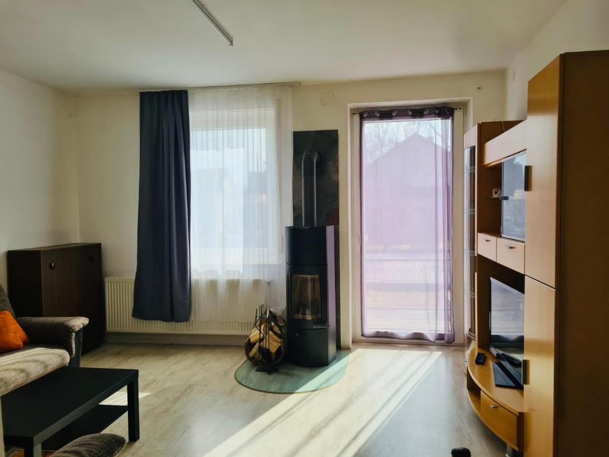 Grossartige 3 Zimmer Ferienwohnung Mit Kamin Und Garten Fuer 1-6 Personen Kaufbeuren Dış mekan fotoğraf