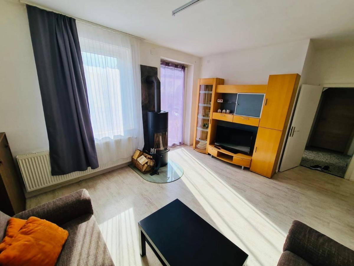 Grossartige 3 Zimmer Ferienwohnung Mit Kamin Und Garten Fuer 1-6 Personen Kaufbeuren Dış mekan fotoğraf